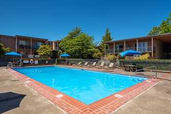Raleigh scholls apartments | outdoor pool